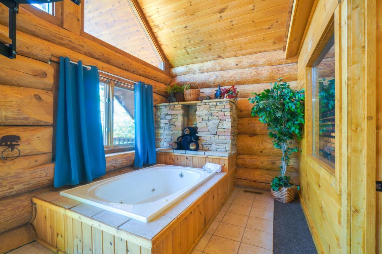 Smoky Mountain Vacation Rental Cabin With Hot Tub! Гетлинбург Екстериор снимка
