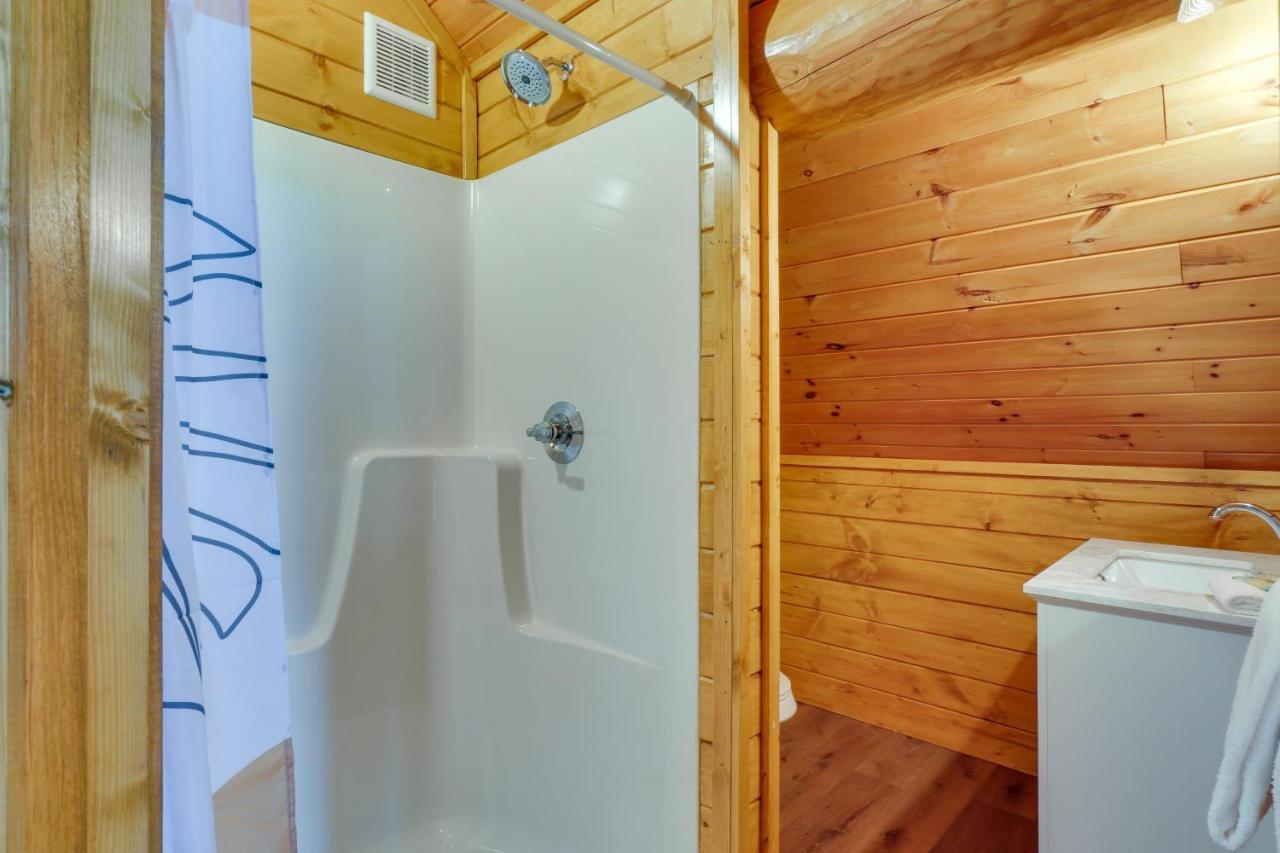 Smoky Mountain Vacation Rental Cabin With Hot Tub! Гетлинбург Екстериор снимка